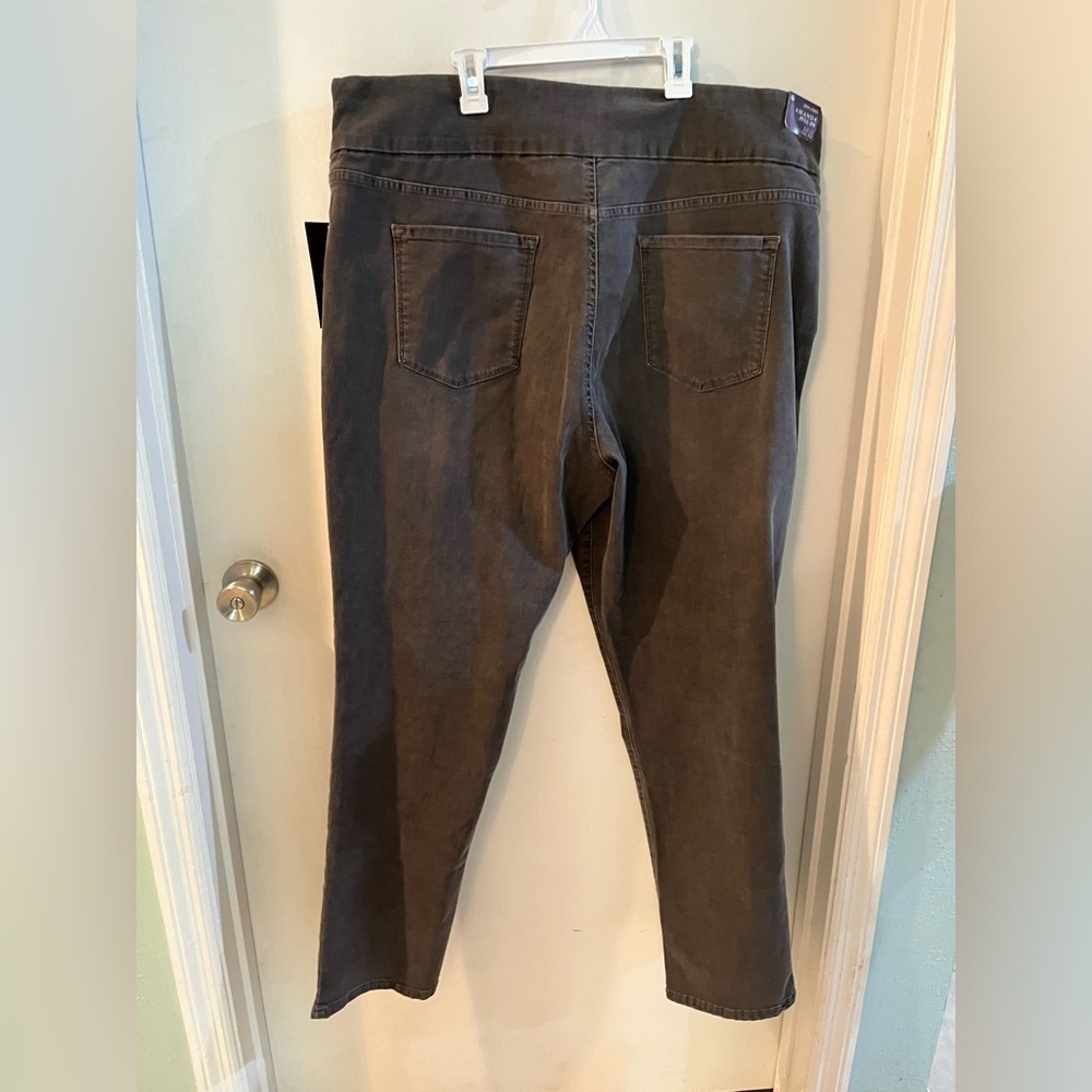 Gloria Vanderbilt Amanda jeans, size 22 long, NEW! - Picture 4 of 7